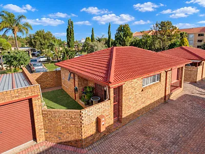 2 Bedroom Townhouse For Sale in Roodepoort - npLW.webp