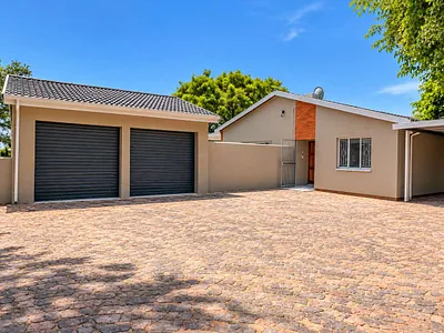3 Bedroom House For Sale in Sandton - SQDt.webp