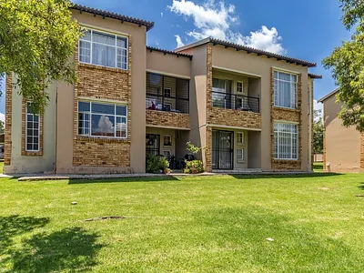 1 Bedroom Townhouse For Sale in Roodepoort - img