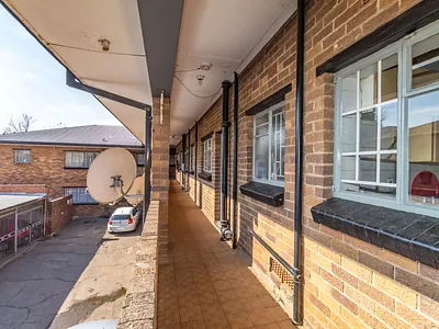 2.5 Bedroom Apartment For Sale in Roodepoort - r3kQ.webp