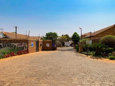 4 Bedroom Townhouse For Sale in Roodepoort - DrBE.webp