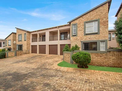 3 Bedroom Townhouse For Sale in Roodepoort - rbju.webp