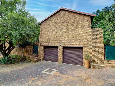 3 Bedroom Townhouse For Sale in Roodepoort - pqsr.webp