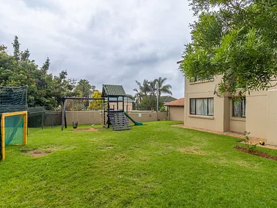 2 Bedroom Apartment For Sale in Randburg - 1YbS.webp