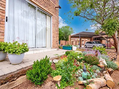 1 Bedroom Apartment For Sale in Roodepoort - DgD3.webp