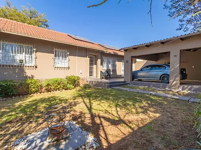 2 Bedroom House For Sale in Randburg - 7Ibd.webp