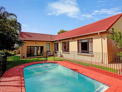 4 Bedroom Townhouse For Sale in Roodepoort - ucmf.webp