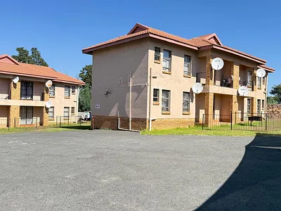 2 Bedroom Apartment For Sale in Roodepoort - WCVp.webp