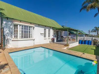 2 Bedroom Townhouse For Sale in Roodepoort - Uiam.webp