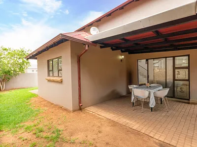 4 Bedroom House For Sale in Sandton - TaXW.webp