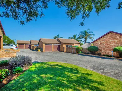 2 Bedroom Townhouse For Sale in Roodepoort - EFyN.webp