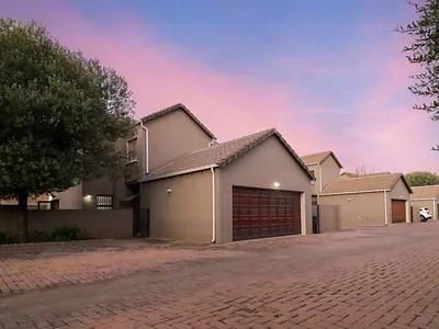 3 Bedroom Townhouse For Sale in Roodepoort - Z10Y.webp