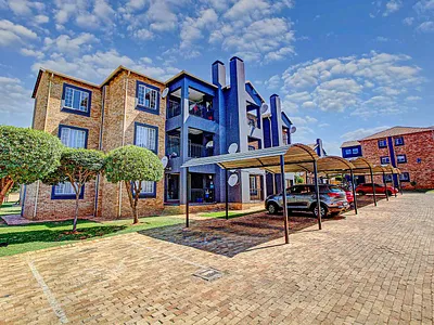 3 Bedroom Apartment For Sale in Roodepoort - EGu8.webp