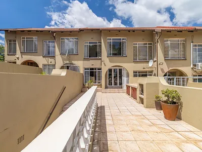 2 Bedroom Townhouse For Sale in Roodepoort - BM8p.webp