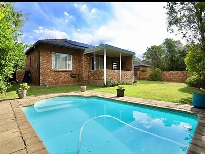 3 Bedroom Townhouse For Sale in Roodepoort - TY6R.webp