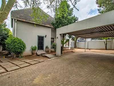 3 Bedroom House For Sale in Roodepoort - LMJO.webp