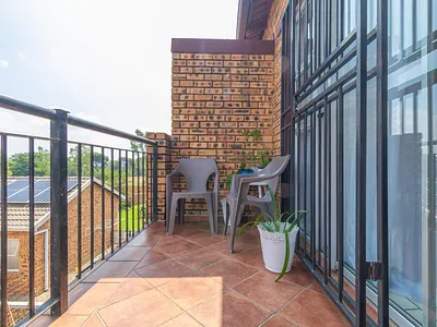 2 Bedroom Apartment For Sale in Roodepoort - rC9T.webp
