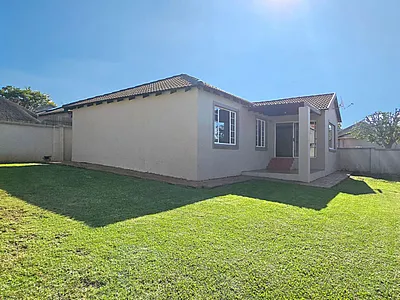 3 Bedroom Townhouse For Sale in Roodepoort - oJ7J.webp