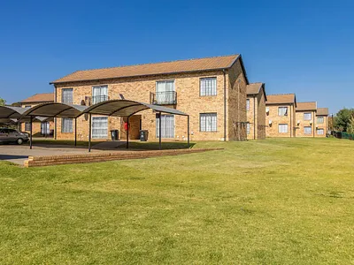2 Bedroom Apartment For Sale in Roodepoort - fxRr.webp