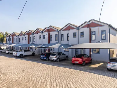 2 Bedroom Townhouse To Rent in Roodepoort - 0jPe.webp