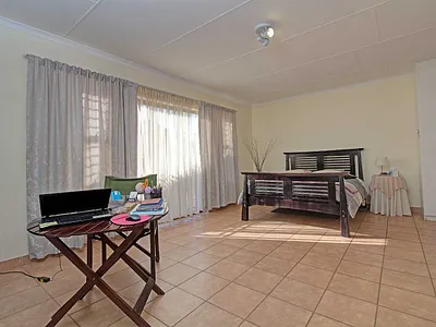 3 Bedroom Townhouse For Sale in Roodepoort - V8Ba.webp