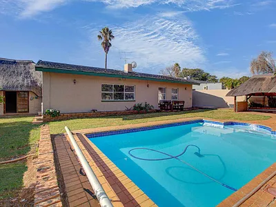 4 Bedroom House For Sale in Roodepoort - NVq6.webp