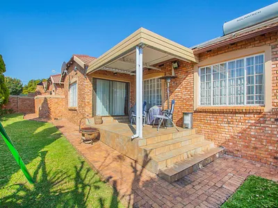 3 Bedroom Townhouse For Sale in Roodepoort - JUuk.webp