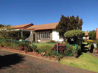 2 Bedroom Townhouse For Sale in Roodepoort - cPfX.webp