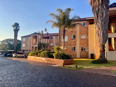 2 Bedroom Apartment For Sale in Roodepoort - img