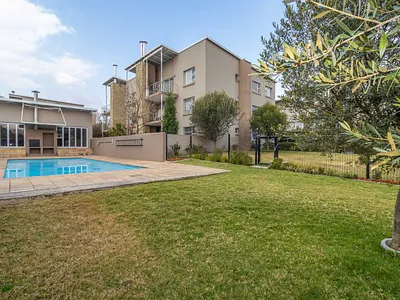 2 Bedroom Apartment For Sale in Sandton - 7tHj.webp