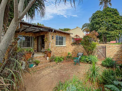 2 Bedroom Townhouse For Sale in Roodepoort - FpGW.webp