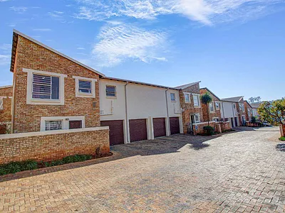 3 Bedroom Townhouse For Sale in Roodepoort - jzZv.webp
