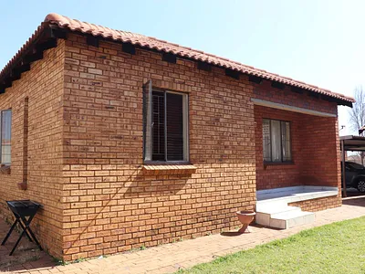 3 Bedroom Townhouse For Sale in Protea Glen, Soweto - HiJ7.webp