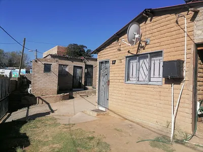 8 Bedroom House For Sale in Roodepoort - FeUF.webp