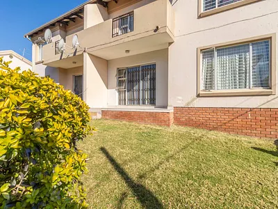 2 Bedroom Apartment For Sale in Randburg - tuH1.webp