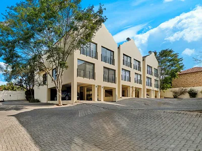 2 Bedroom Townhouse For Sale in Roodepoort - DcjL.webp