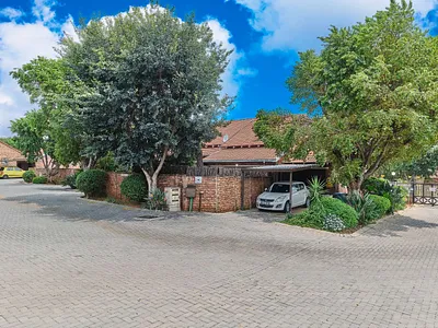 2 Bedroom Townhouse For Sale in Allen's Nek, Roodepoort - ybVv.webp