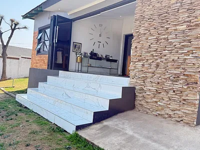3 Bedroom House For Sale in Roodepoort - 19Zv.webp