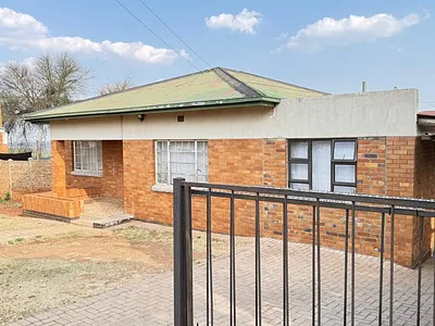 3 Bedroom House For Sale in Roodepoort - h0Qe.webp