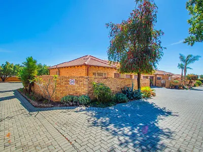 2 Bedroom Townhouse For Sale in Roodepoort - tgrr.webp