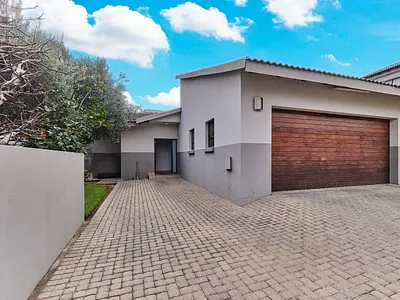 3 Bedroom Townhouse For Sale in Roodepoort - hQLX.webp
