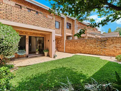 3 Bedroom Townhouse For Sale in Randburg - d5eF.webp