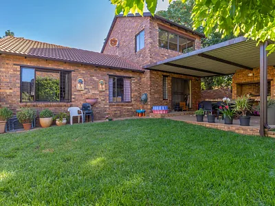 3 Bedroom Townhouse For Sale in Roodepoort - IkVJ.webp