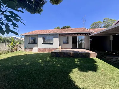 3 Bedroom Townhouse For Sale in Randburg - 12z1.webp