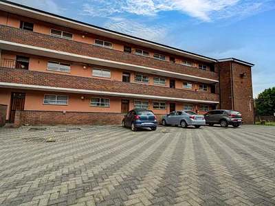 2 Bedroom Apartment For Sale in Roodepoort - 1YIL.webp