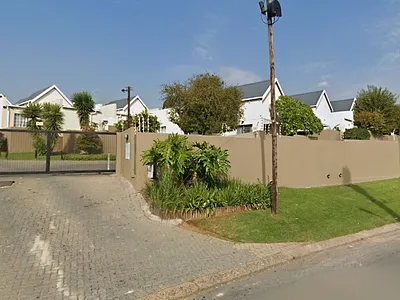 3 Bedroom Townhouse For Sale in Roodepoort - Ge5W.webp
