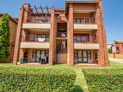 2 Bedroom Apartment To Rent in Roodepoort - img