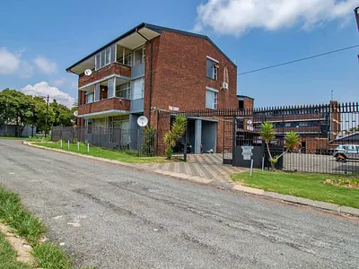 2 Bedroom Apartment For Sale in Roodepoort - TAa2.webp