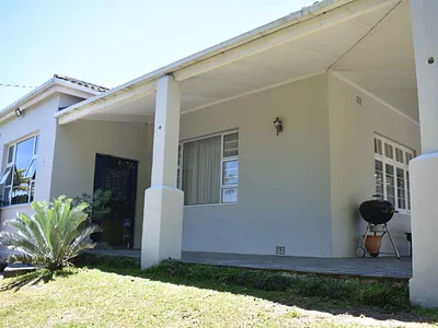 4 Bedroom House For Sale in East London - Qvvs.webp