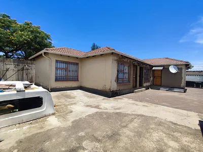 5 Bedroom House For Sale in Roodepoort - QT1B.webp